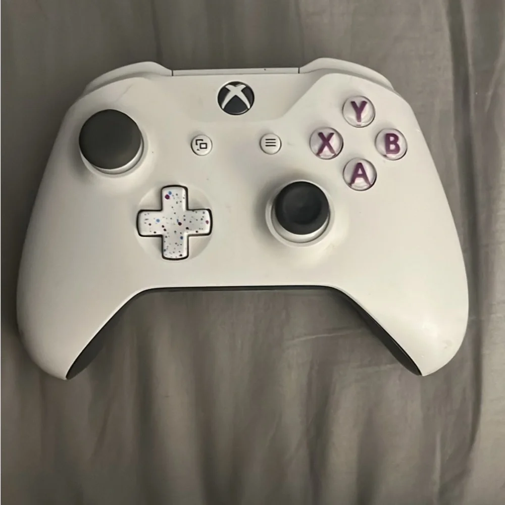 Xbox One X 1TB Console NBA 2K20 Special Edition White with Controller